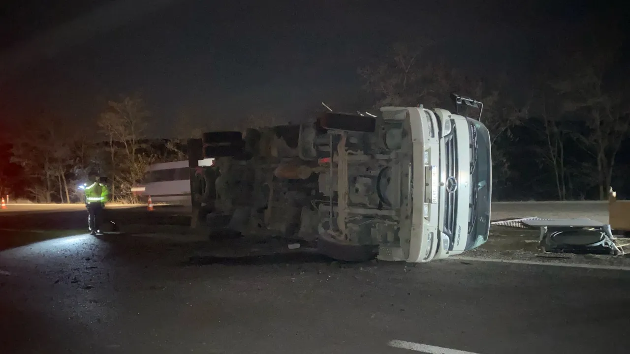 Taşköprü’de Feci Kaza Eşyalar Yola Savruldu! (4)