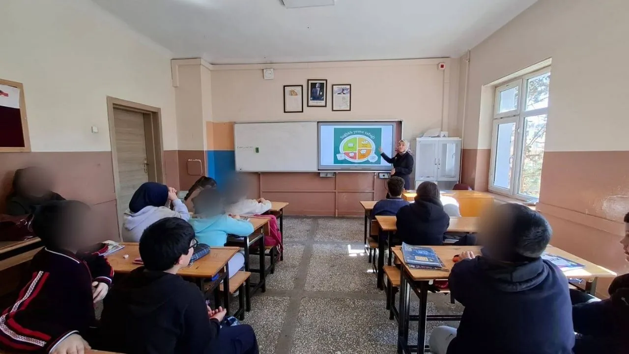 Taşköprü’de Öğrenciler Obezite Ve Teknoloji Bağımlılığı Konusunda Bilgilendirildi (3)