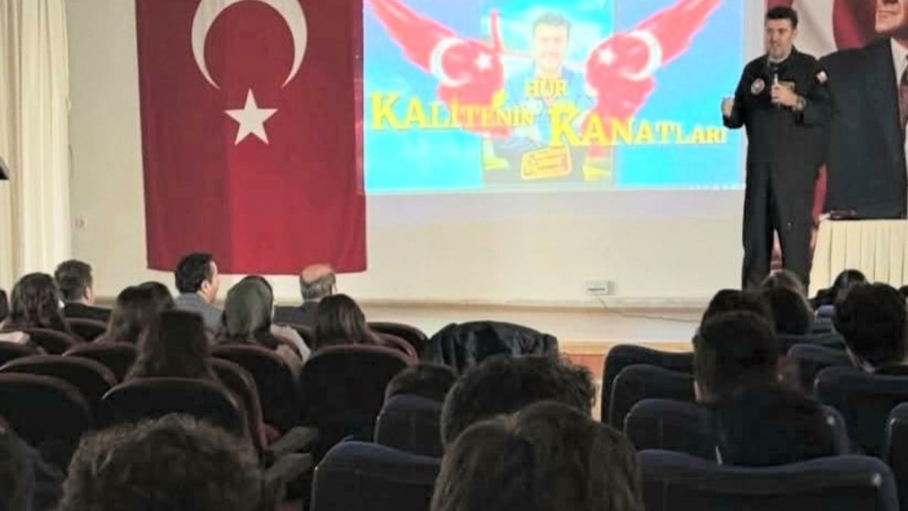 Tusaş Hürkuş Baş Test Pilotu Kastamonu’da Gençlerle Buluştu (1)