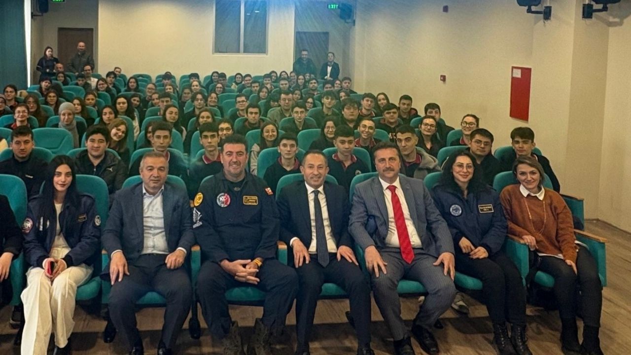 Tusaş Hürkuş Baş Test Pilotu Kastamonu’da Gençlerle Buluştu (2)