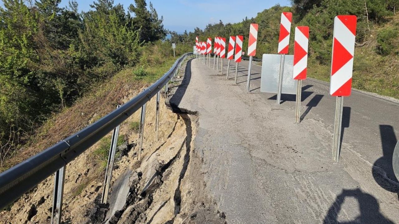 Kastamonu Sahil Yolunda Heyelan Kabusu Sürüyor (2)