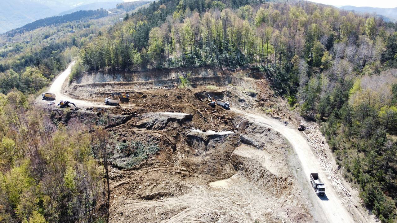 Kastamonu'nun Ilçesi Yolunda Heyelan Sonrası Yoğun Mesai! 4