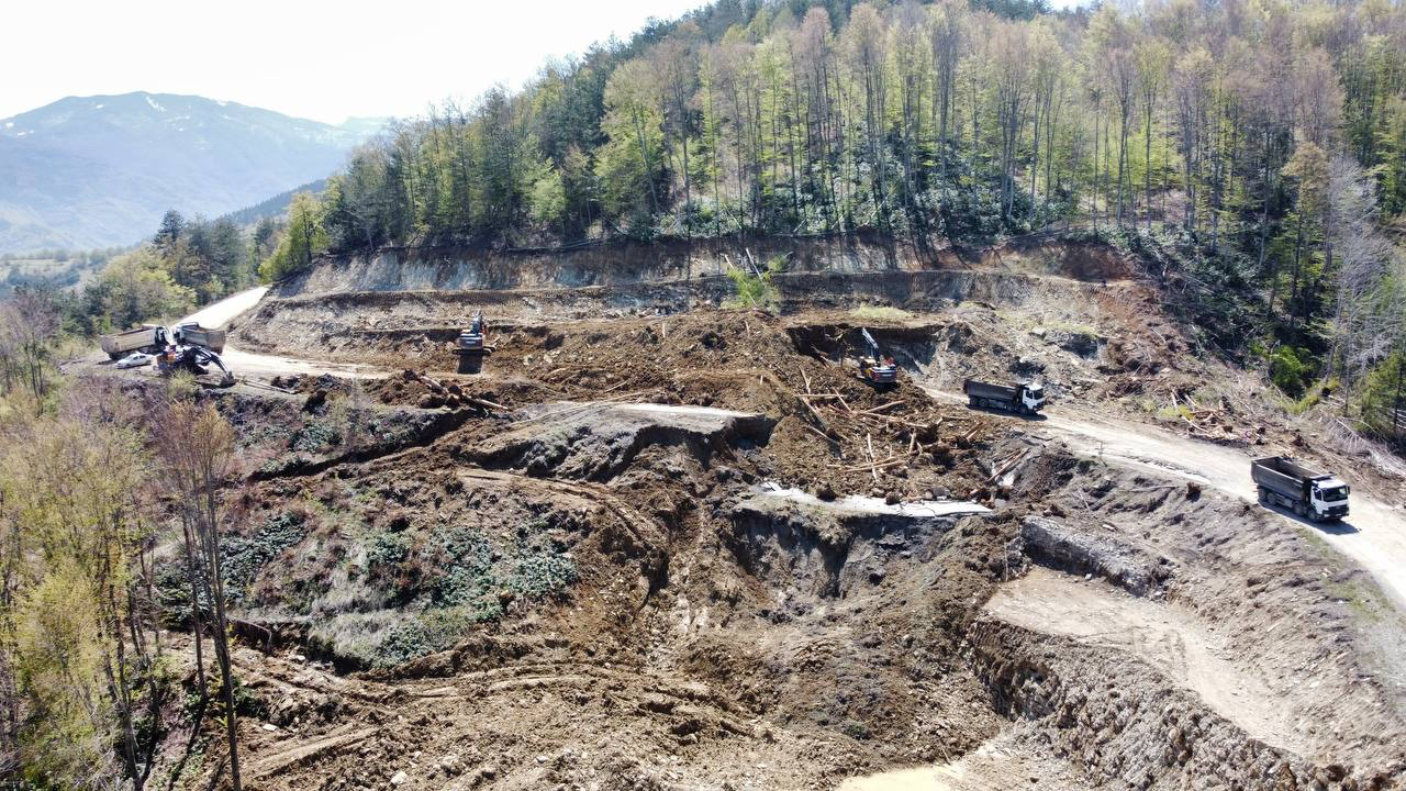 Kastamonu'nun Ilçesi Yolunda Heyelan Sonrası Yoğun Mesai!