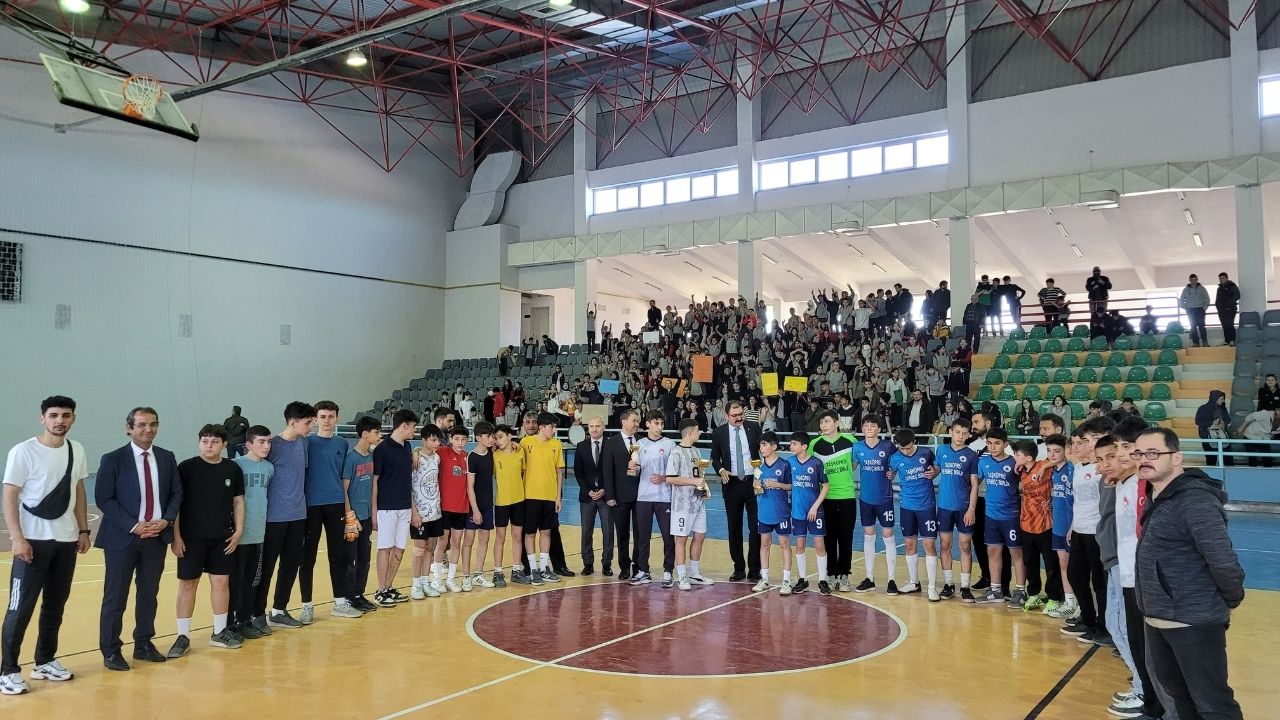 Taşköprü'de Nefesleri Kesen Ortaokullar Arası Futsal Turnuvası Sonuçlandı (4)