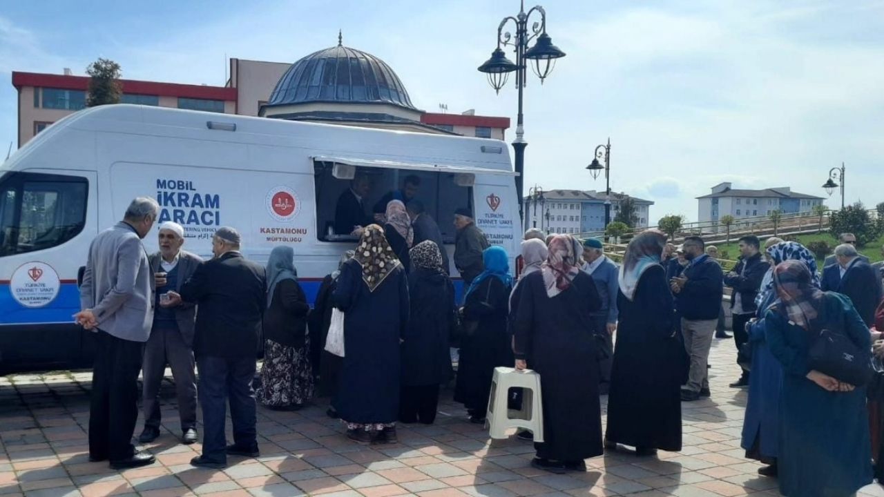 Tdv Kastamonu Mobil İkram Aracıyla Hacı Adaylarını Sevindirdi (2)