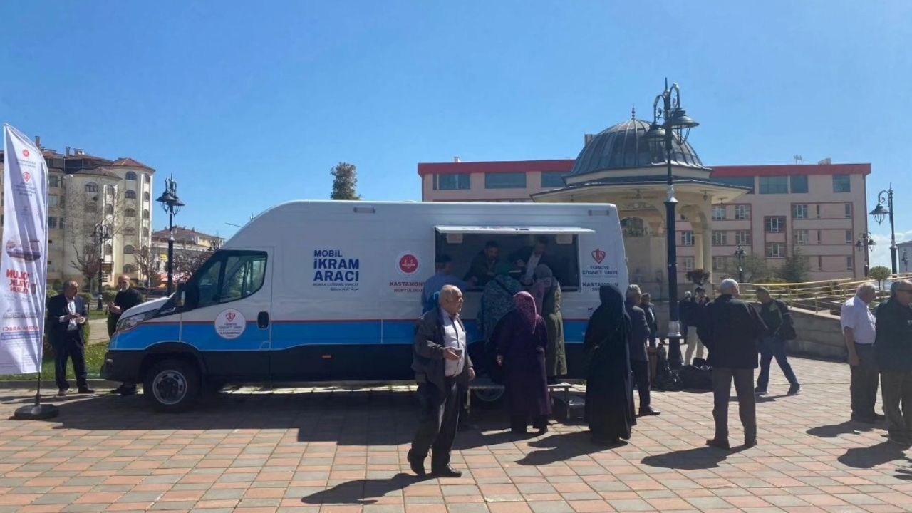 Tdv Kastamonu Mobil İkram Aracıyla Hacı Adaylarını Sevindirdi (3)