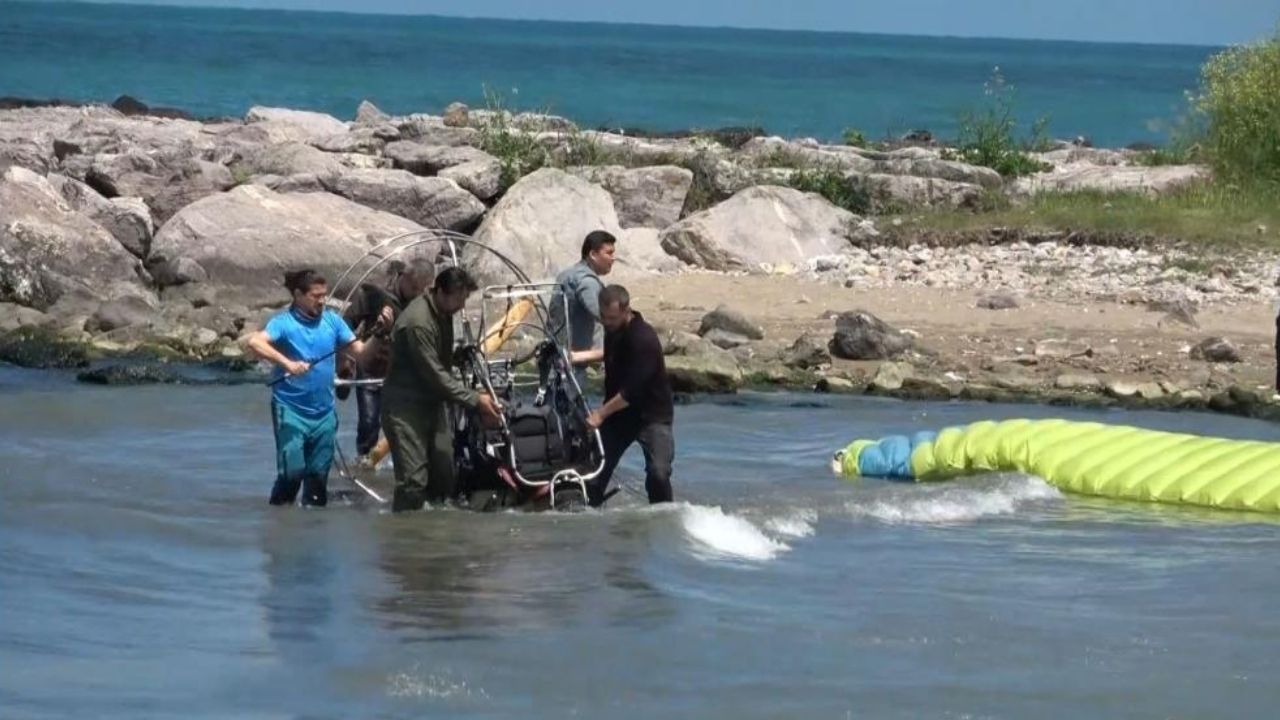 19 Mayıs Gösterisinde Korku Dolu Anlar Paramotor Pilotu Yaralandı! (1)
