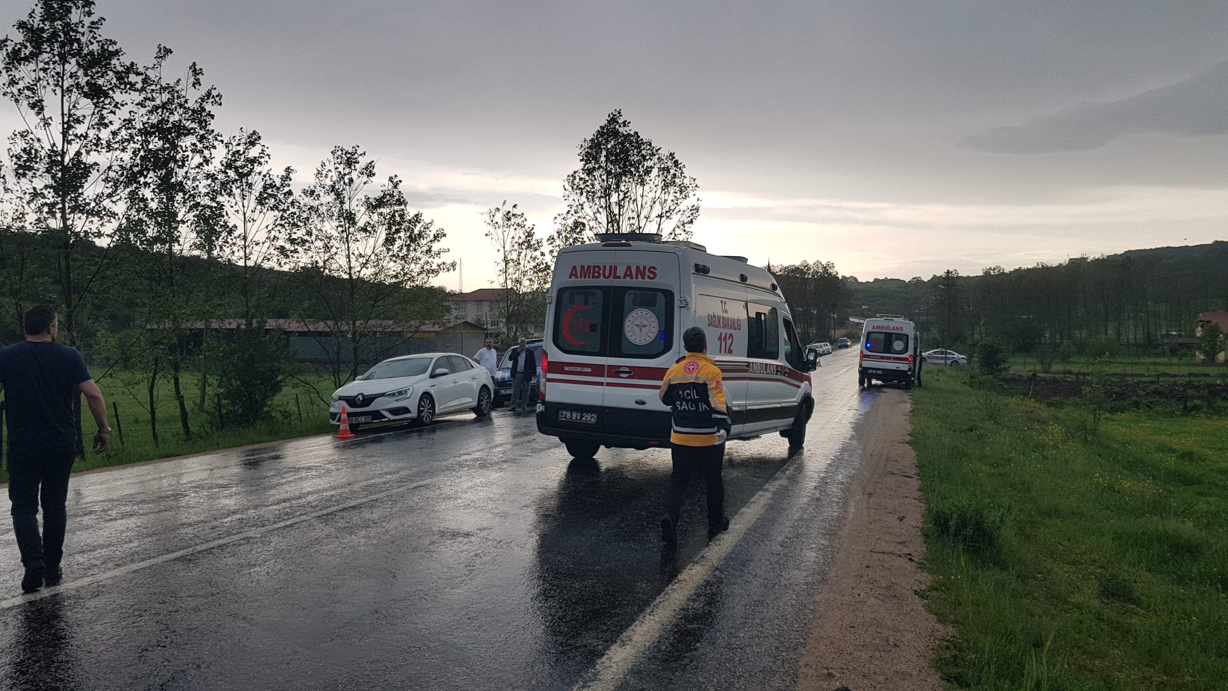4 Araçlı Zincirleme Kaza 1'I Ağır 9 Yaralı! 4
