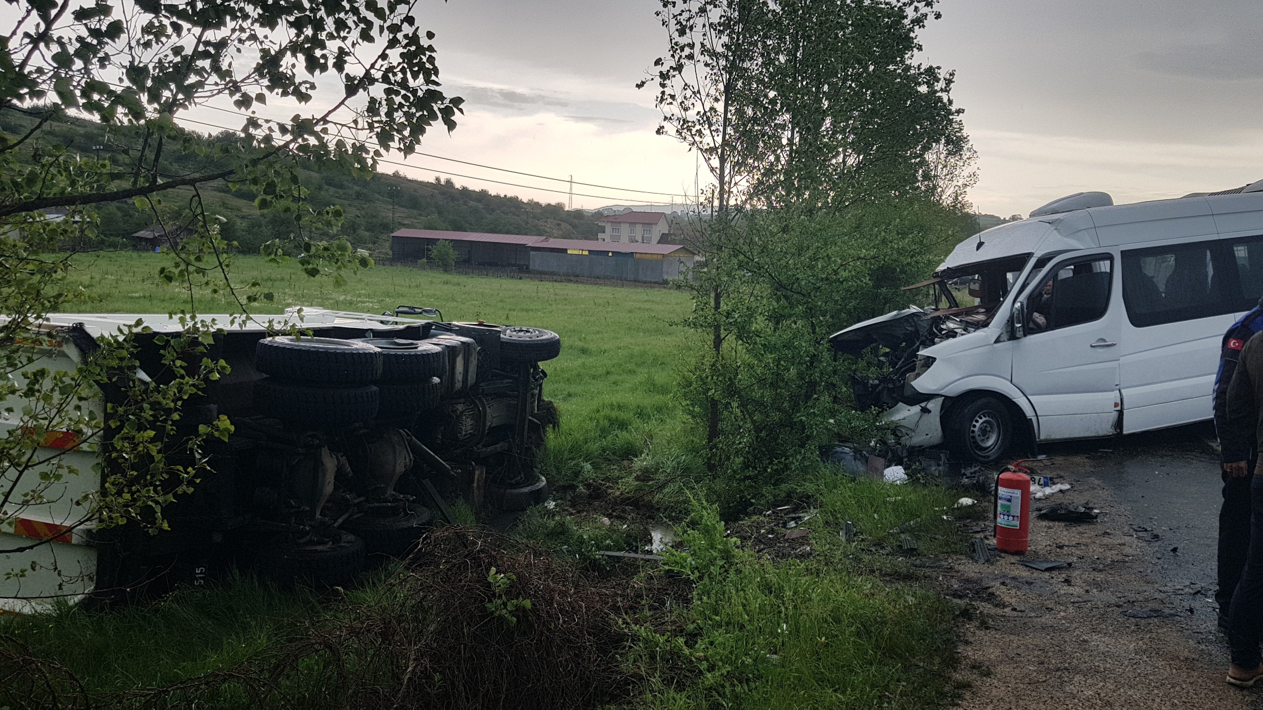 4 Araçlı Zincirleme Kaza 1'I Ağır 9 Yaralı! 8