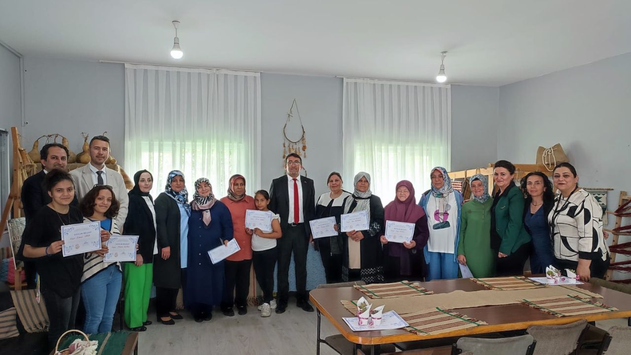 Hanönü’de Hayat Boyu Öğrenme Haftası Sergisi Büyük İlgi Gördü (1)