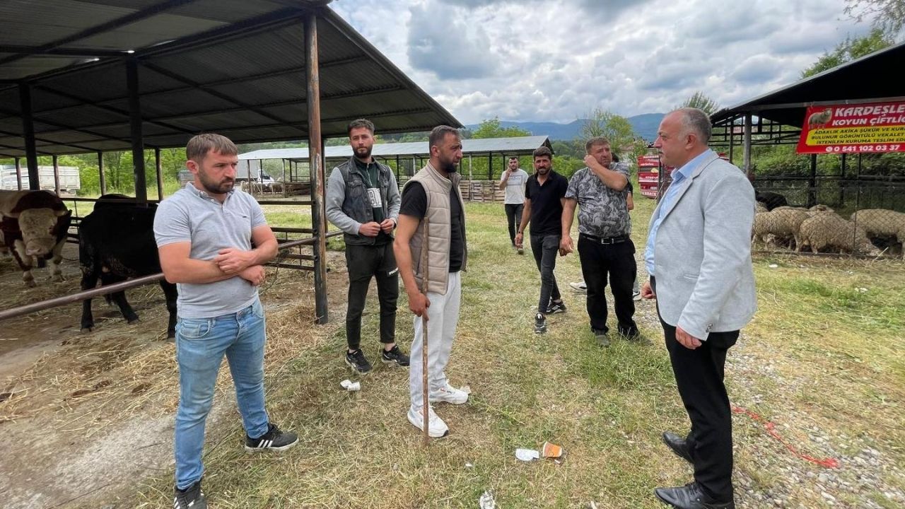 Kastamonu Belediye Başkanı, Hayvan Pazarı’ndaki Kurban Bayramı Hazırlıklarını Denetledi (2)