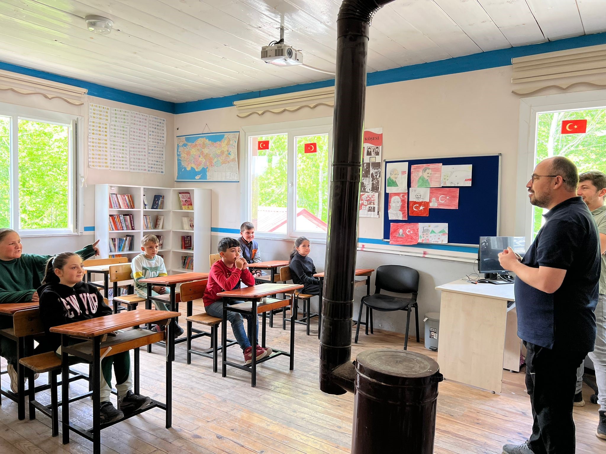 Kastamonu Üniversitesi Öğrencileri Köy Okuluna Hayat Verdi 4