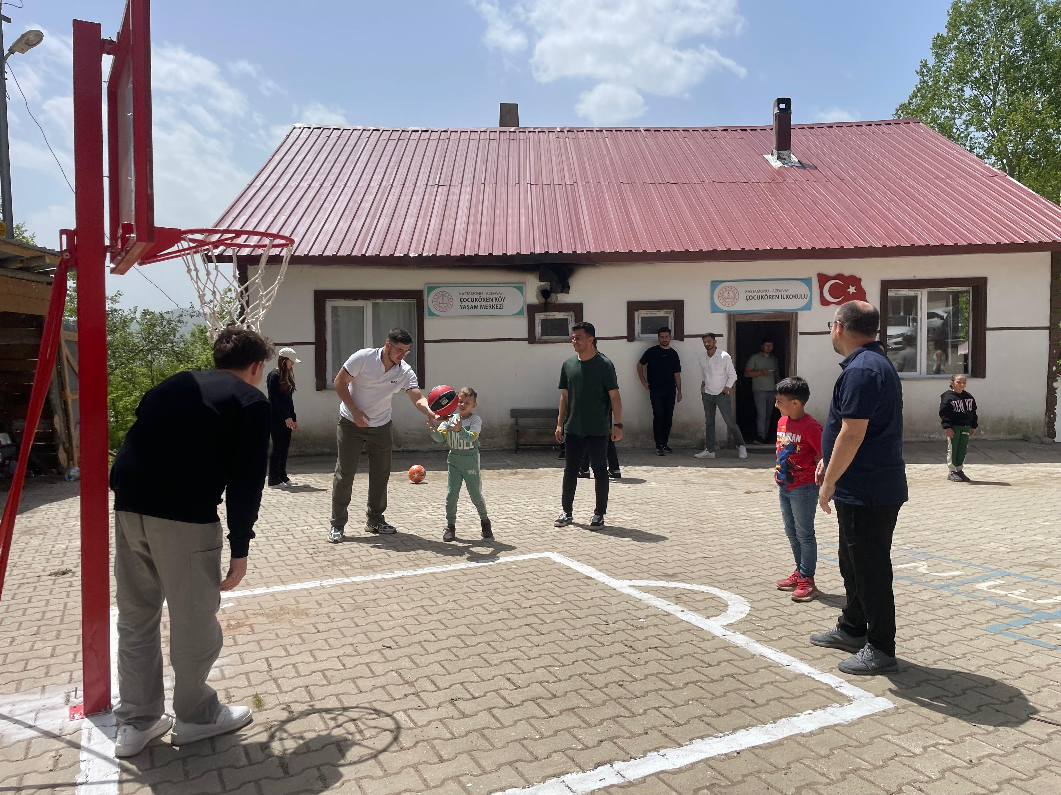 Kastamonu Üniversitesi Öğrencileri Köy Okuluna Hayat Verdi 8