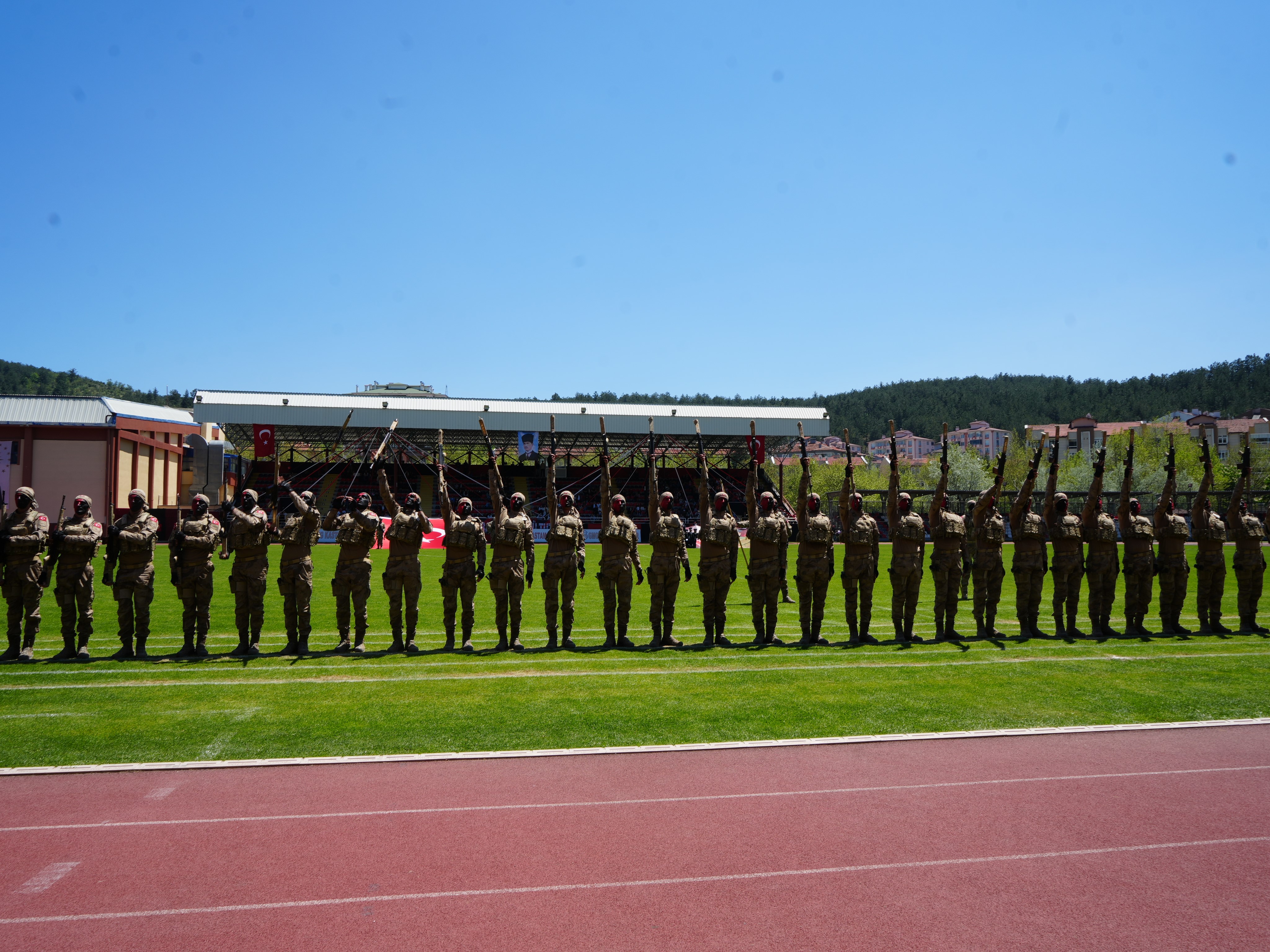 Kastamonu'da 19 Mayıs Coşkusu Komandoların Gösterisi Ayakta Alkışlandı! 2