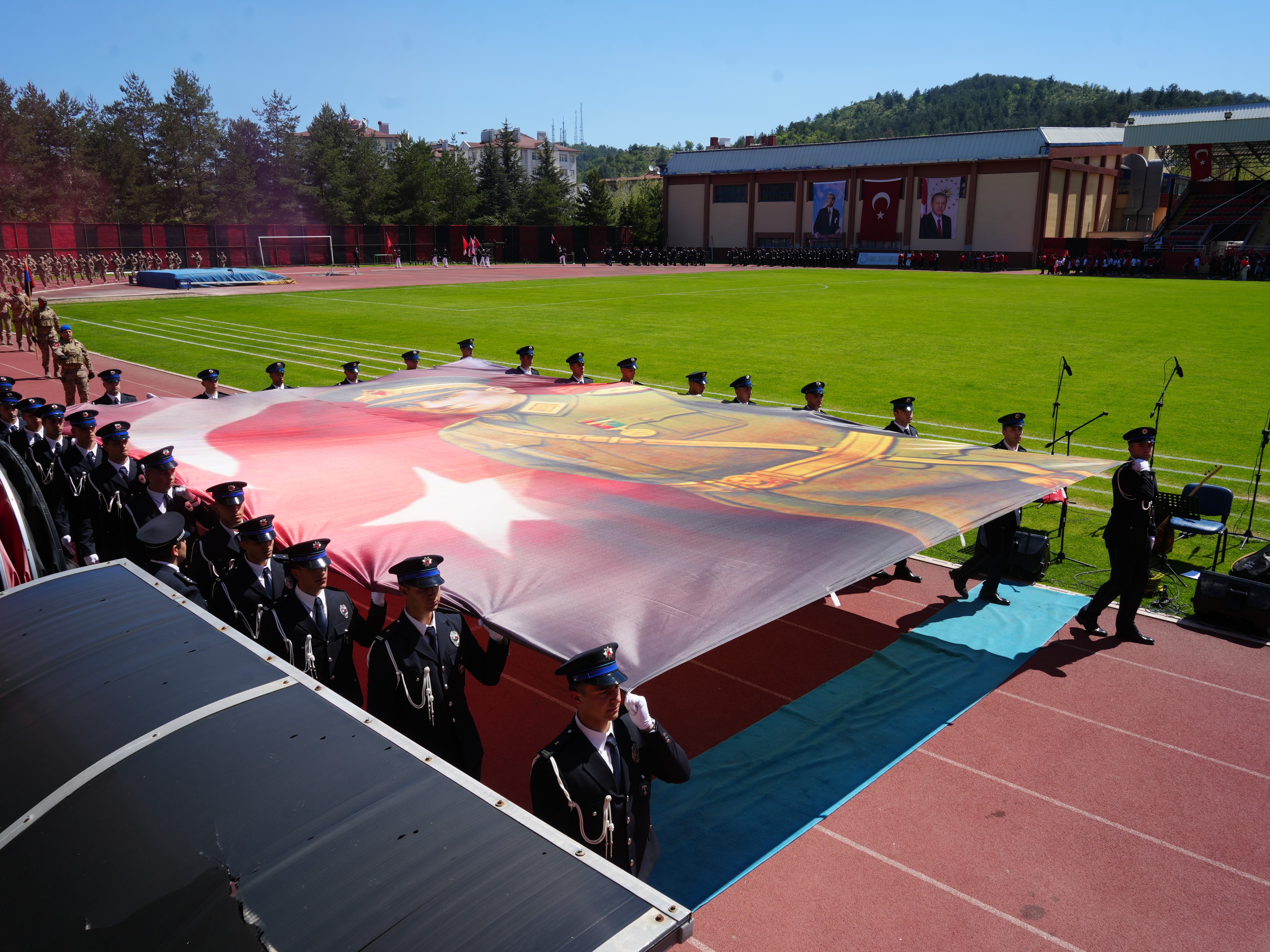 Kastamonu'da 19 Mayıs Coşkusu Komandoların Gösterisi Ayakta Alkışlandı! 5