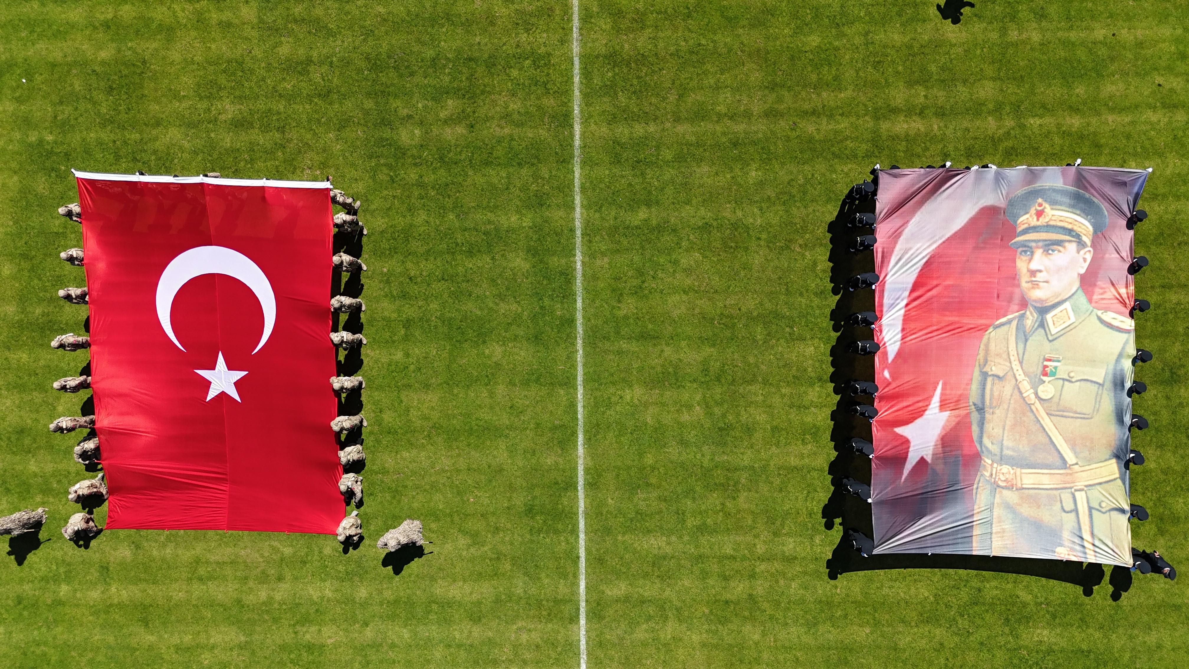 Kastamonu'da 19 Mayıs Coşkusu Komandoların Gösterisi Ayakta Alkışlandı! 9