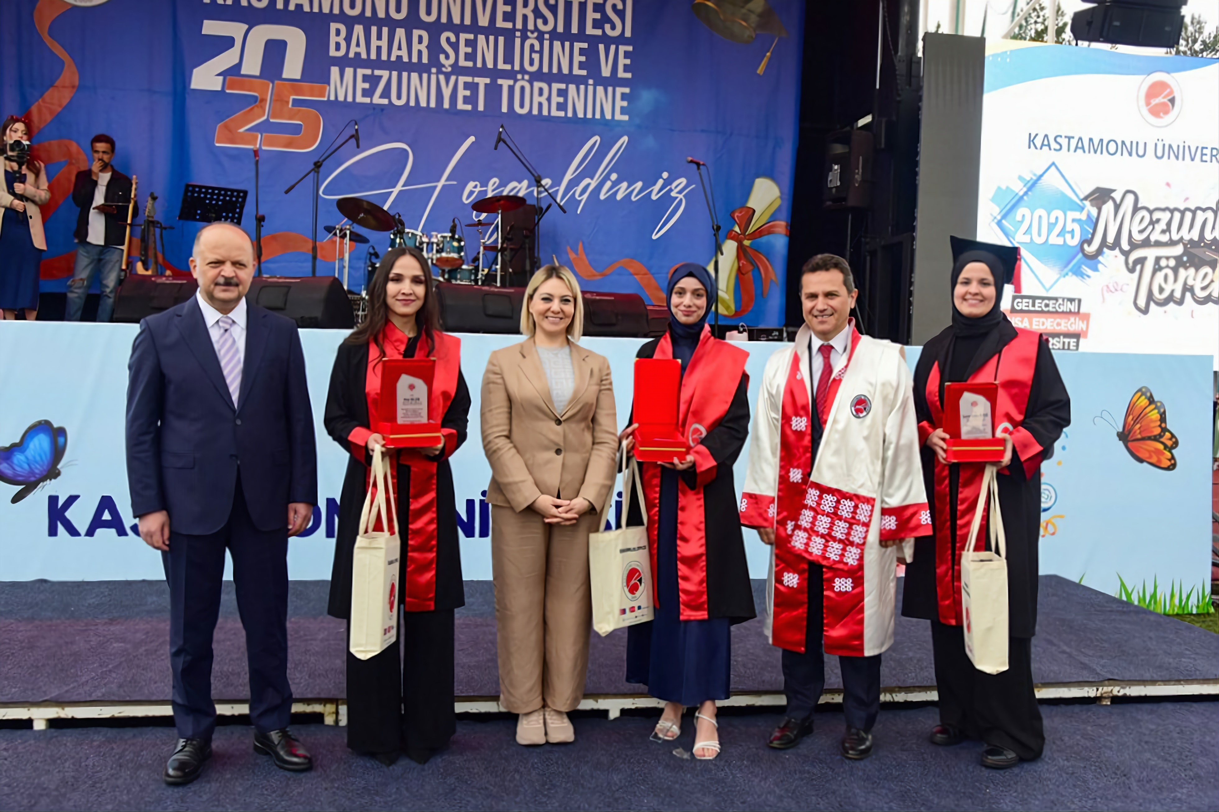 Kastamonu'da 4 Binden Fazla Öğrenciyi Mezuniyet Coşkusu Sardı 4