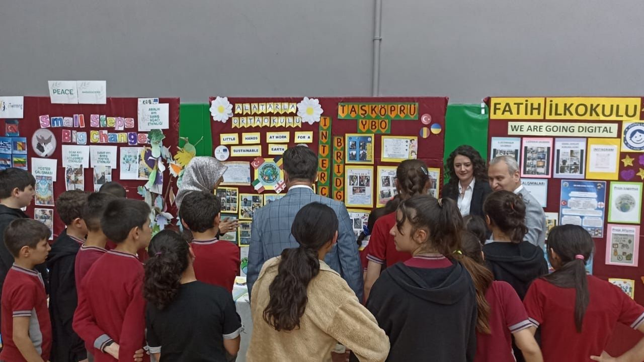 Kastamonu’da Etwinning Sergisi Ziyarete Açıldı Taşköprü’den 5 Okul Katıldı (1)