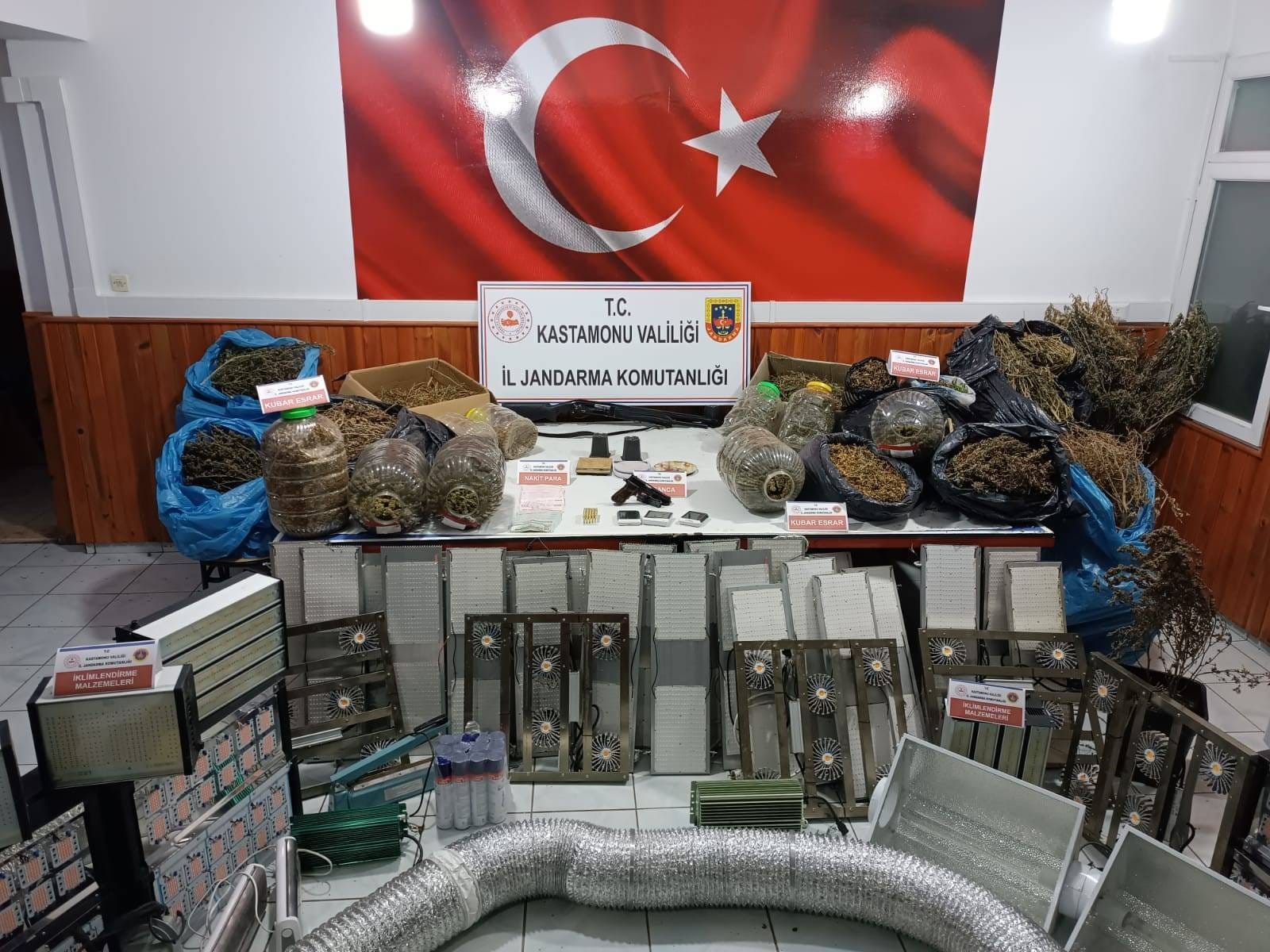 Kastamonu'da Evlerini Kenevir Serası Yapan Sanıklar Yargılanıyor 'Tahliyemi Talep Ediyorum' 3