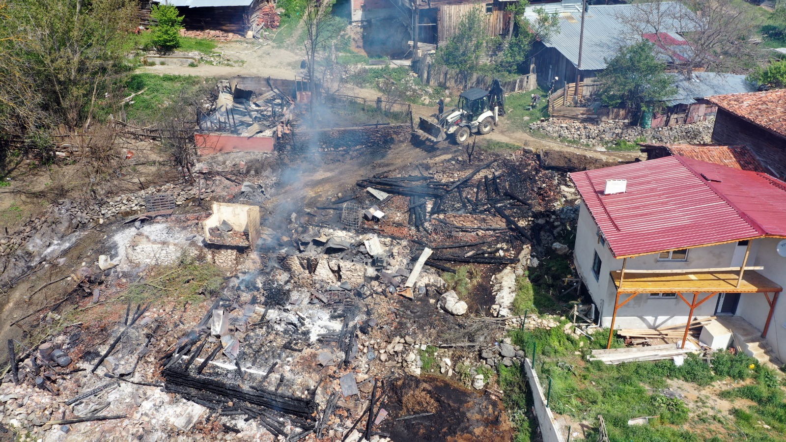 Kastamonu'da Feci Yangın! Tamamen Kül Oldu 1 Kişi Yaralandı! 46