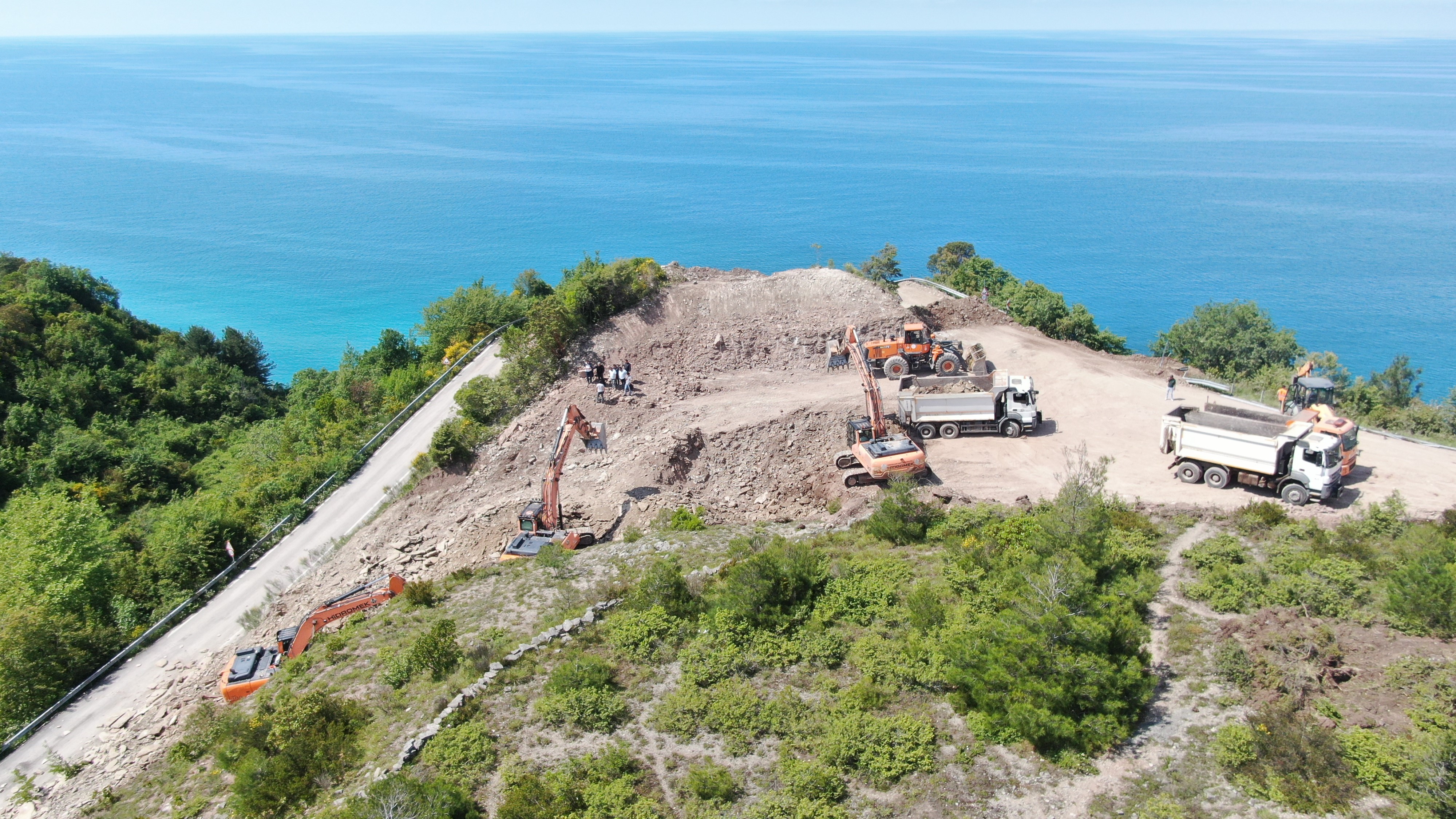 Kastamonu'da Heyelan Yol Çöktü, Toprak Denizle Birleşti! 3