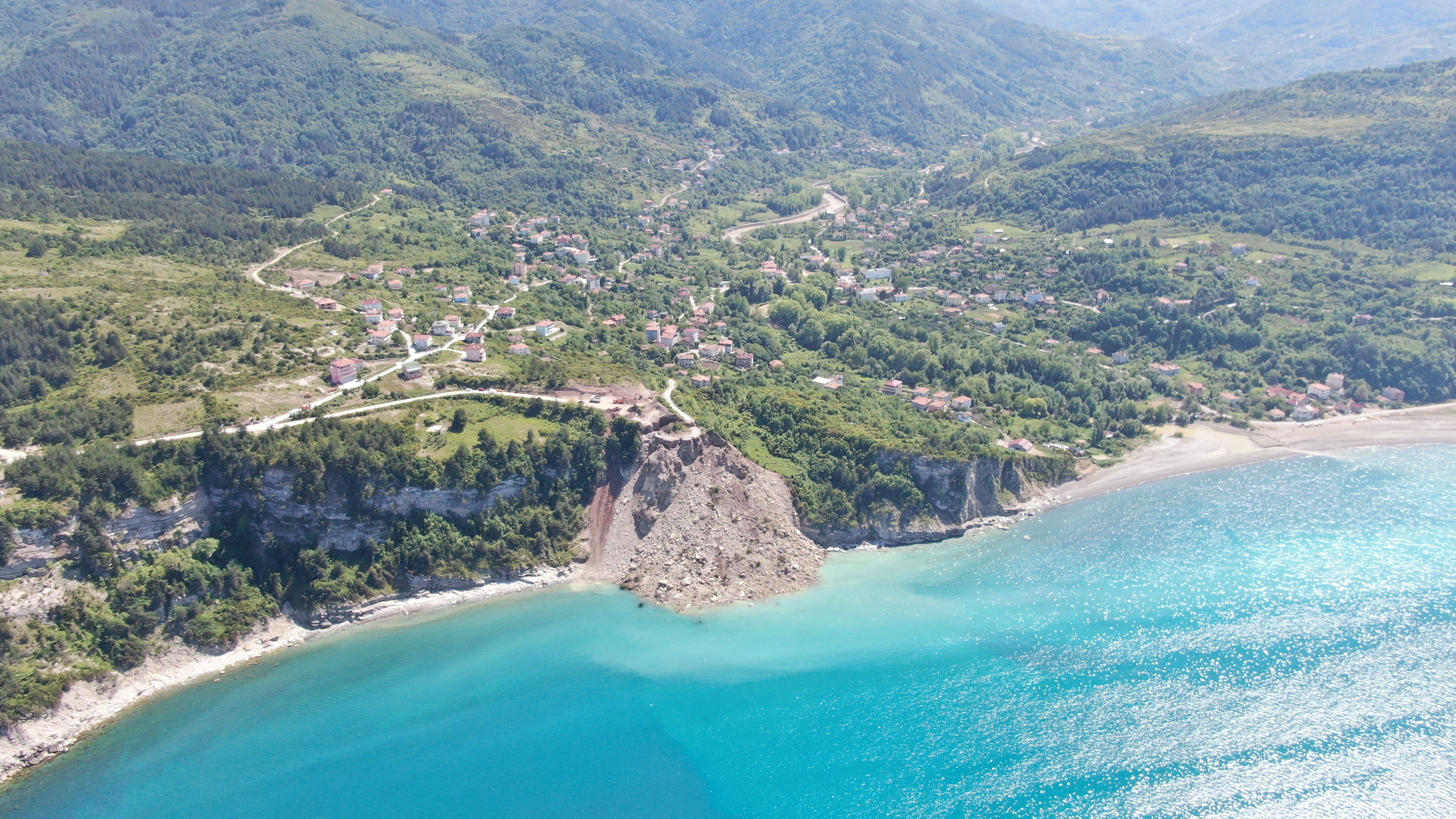 Kastamonu'da Heyelan Yol Çöktü, Toprak Denizle Birleşti! 8