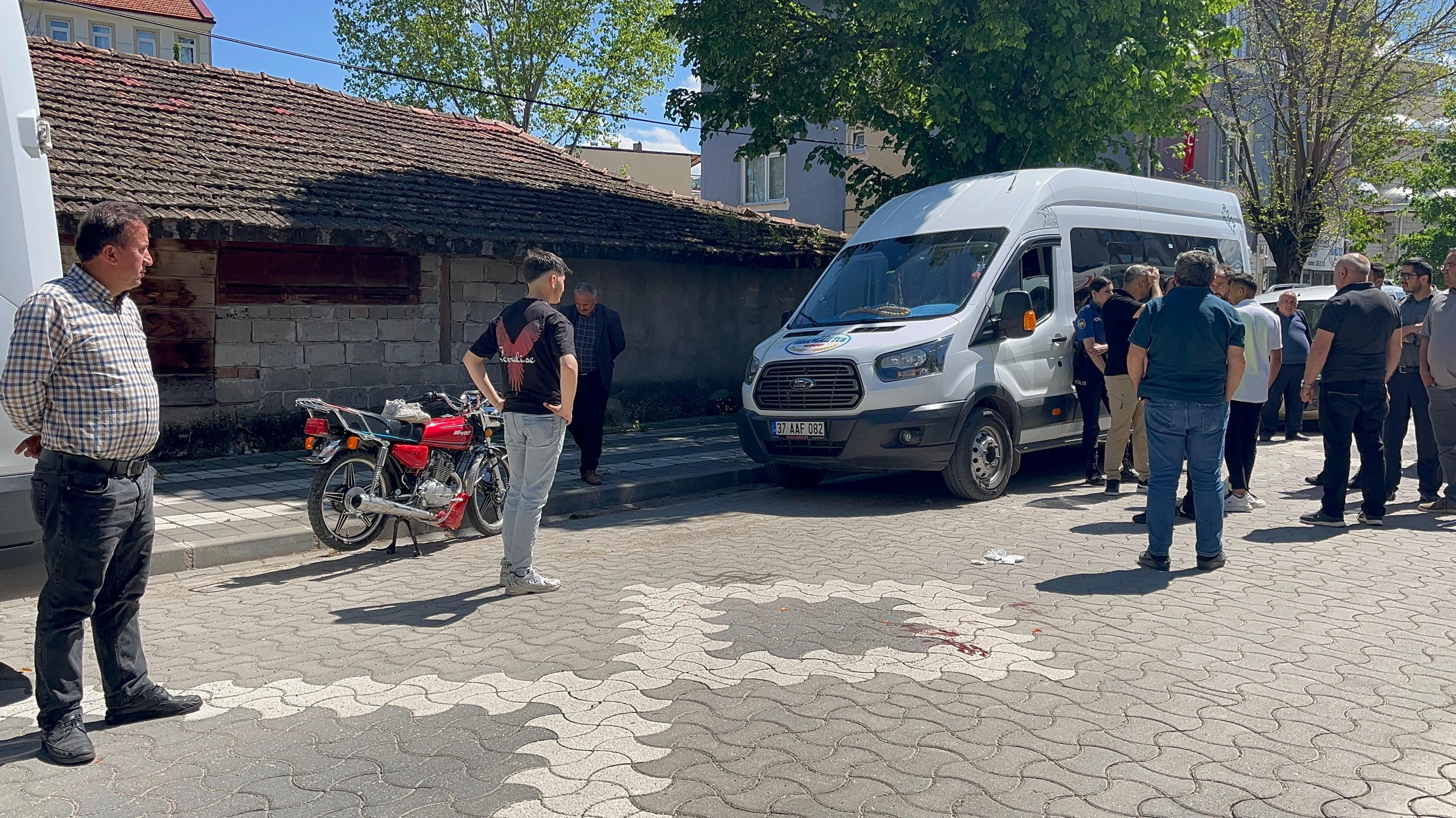 Kastamonu'da Kaza Motosikletten Düşen Sürücü Yaralandı! (Detaylar) 2-4