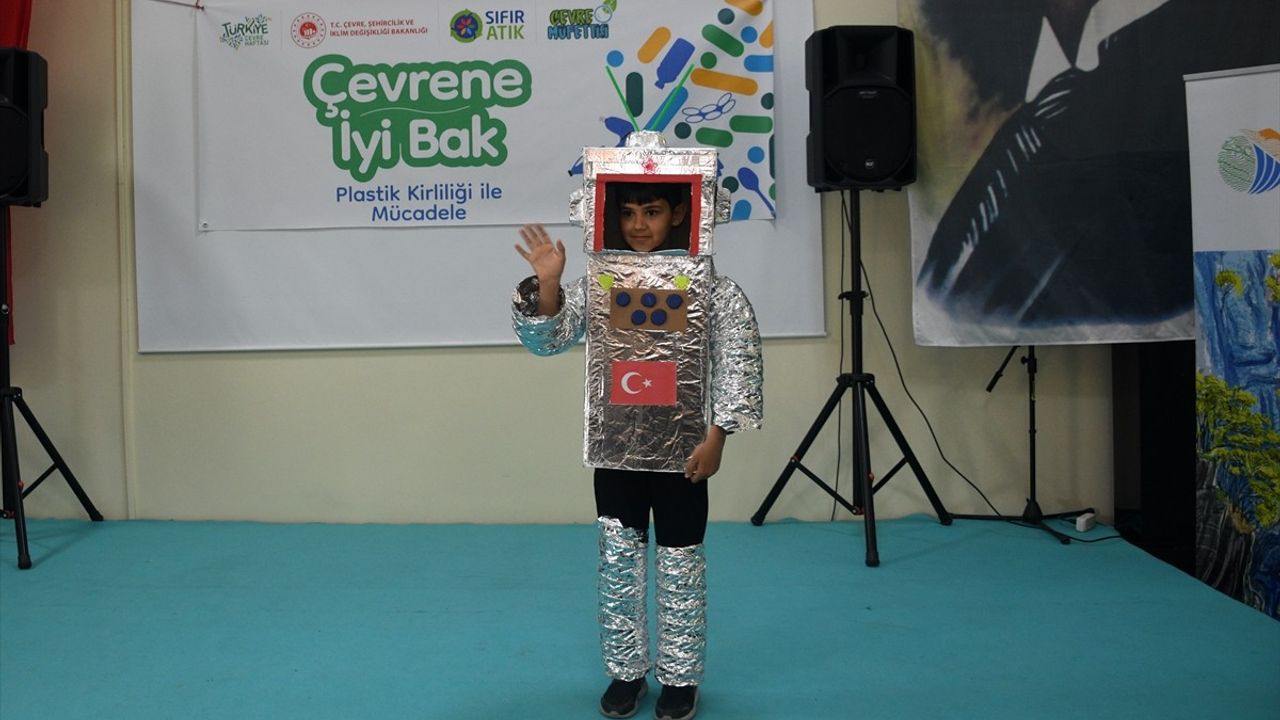 Kastamonu’da Öğrencilerden Geri Dönüşüme Dikkat Çeken Etkinlik Atıklarla Defile Yapıldı 1
