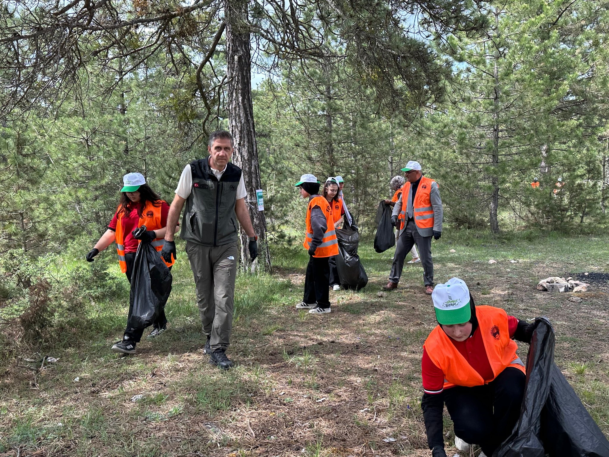Kastamonu'da Protokol Üyeleri Ve Öğrenciler Orman Için Buluştu! 2