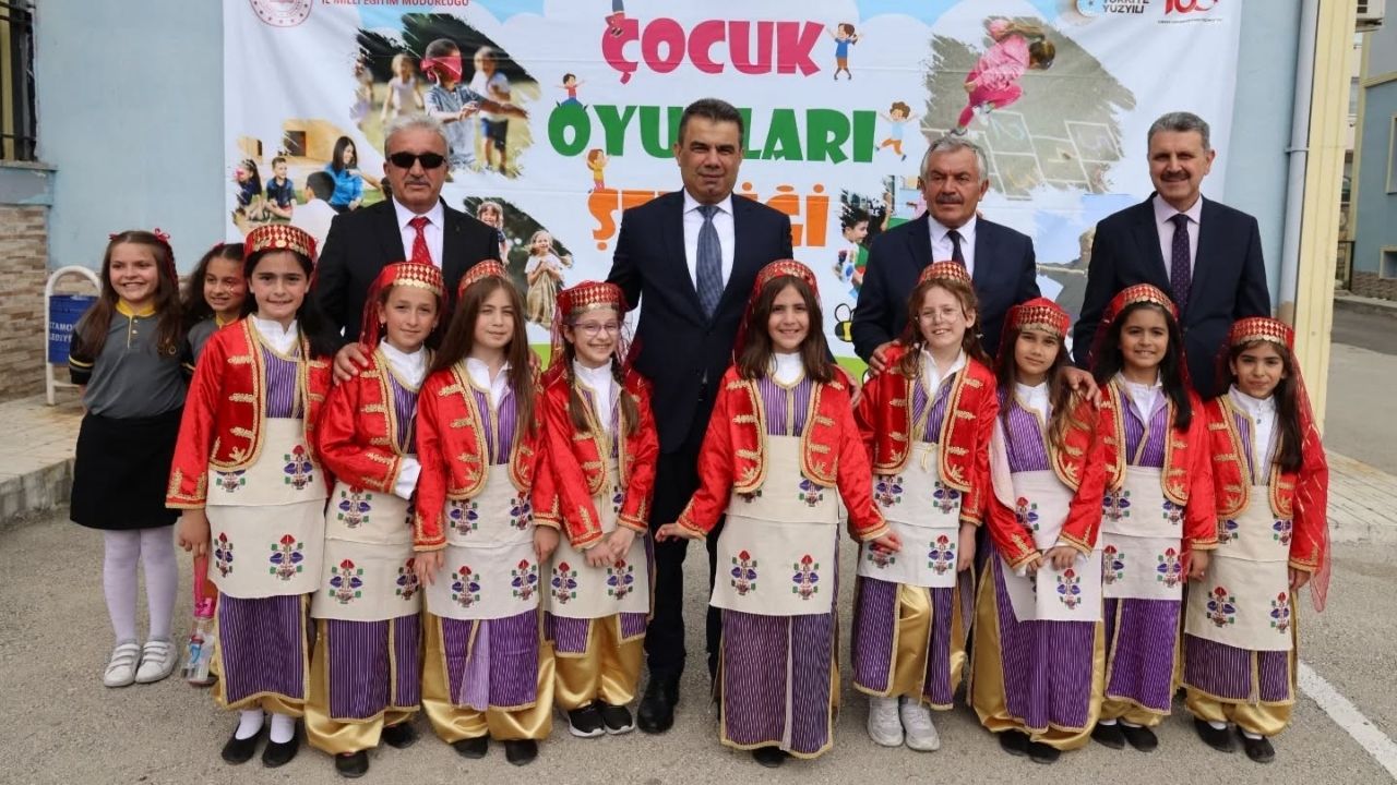 Kastamonu’da Yüzlerce Öğrenci Geleneksel Çocuk Oyunları Şenliği’ne Katıldı (2)