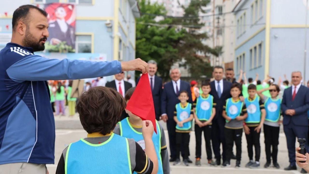 Kastamonu’da Yüzlerce Öğrenci Geleneksel Çocuk Oyunları Şenliği’ne Katıldı (4)