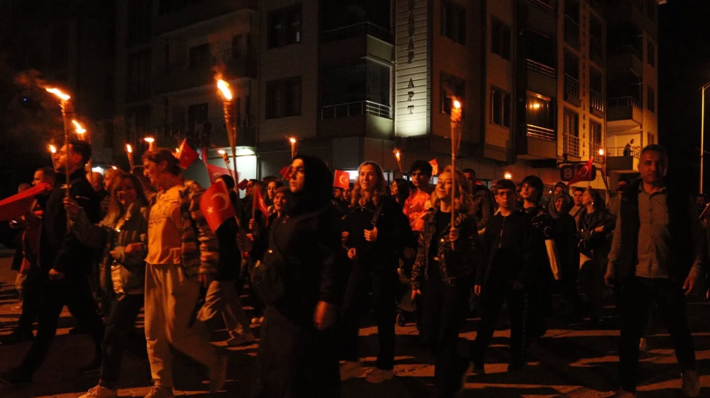 Kastamonu'nun Ilçesinde Fener Alayı Düzenlendi 3