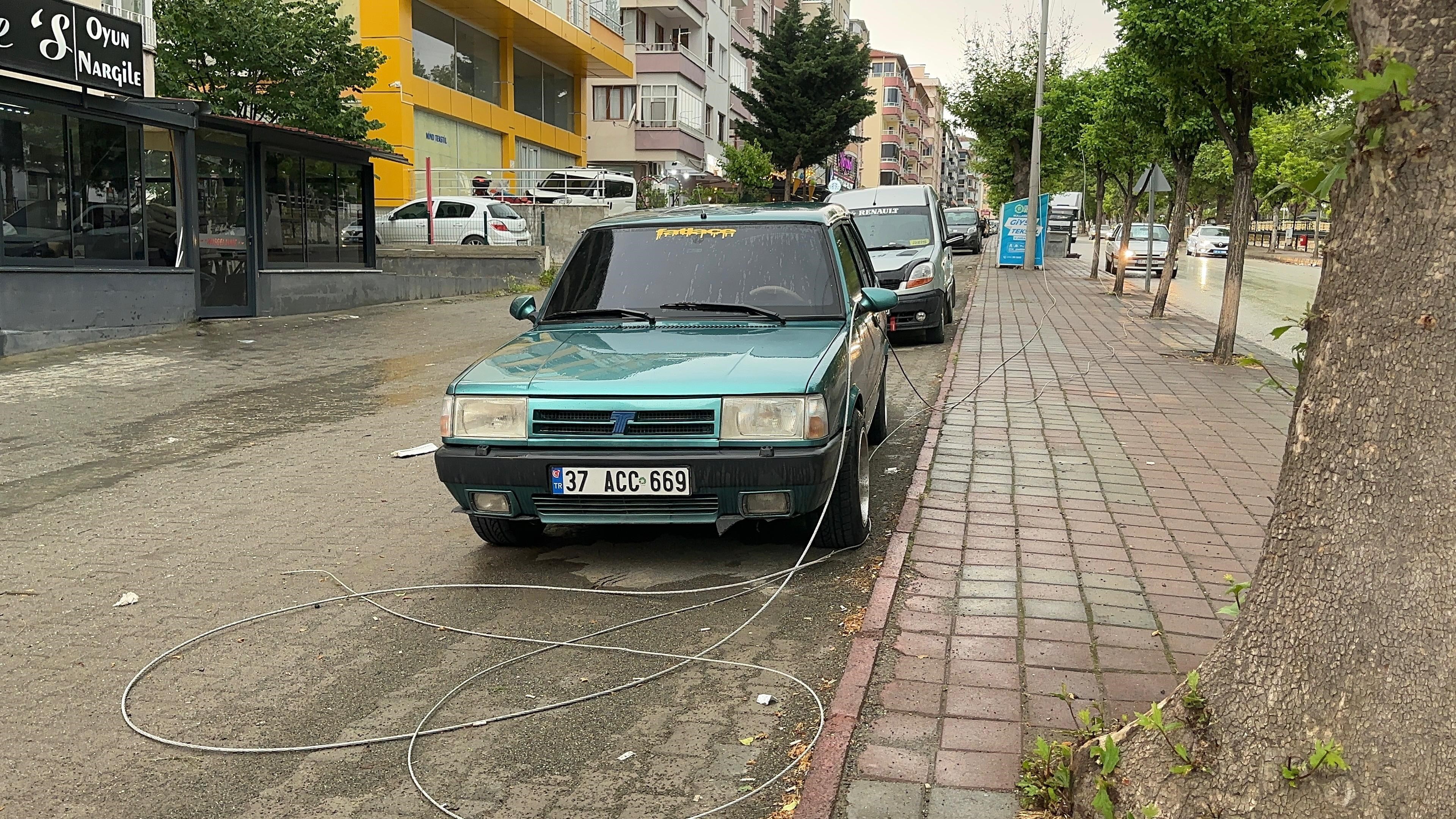 Kastamonu'nun Ilçesinde Fırtına Çatı Uçtu, Elektrikler Kesildi! 1
