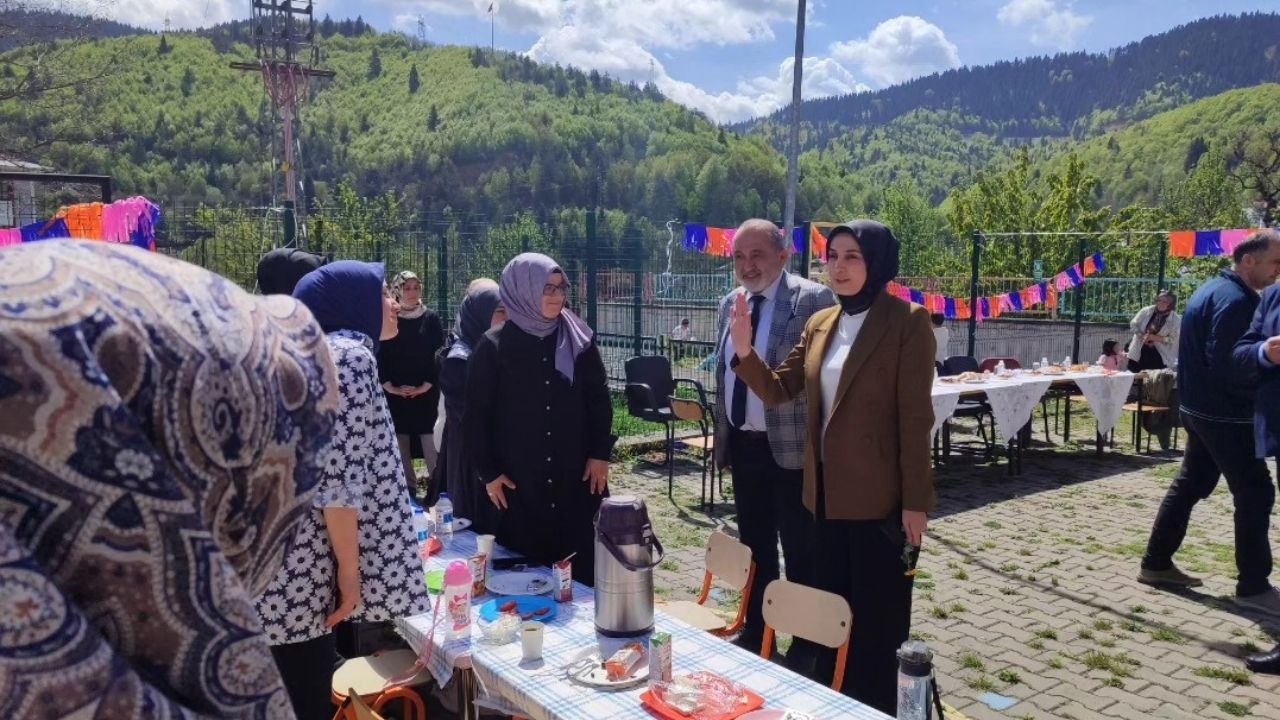 Kastamonu’nun Ilçesinde Miniklerden Annelere Özel Kahvaltı Sürprizi (2)