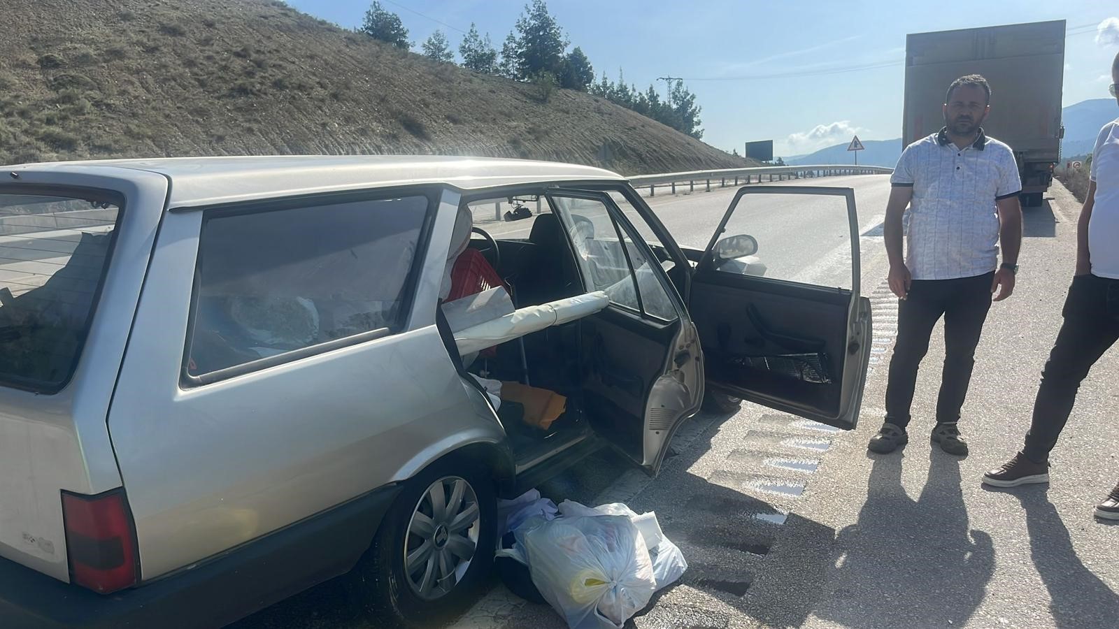 Kastamonu'nun Ilçesinde Otomobil Kamyona Çarptı 2 Yaralı Var! (Detaylar)