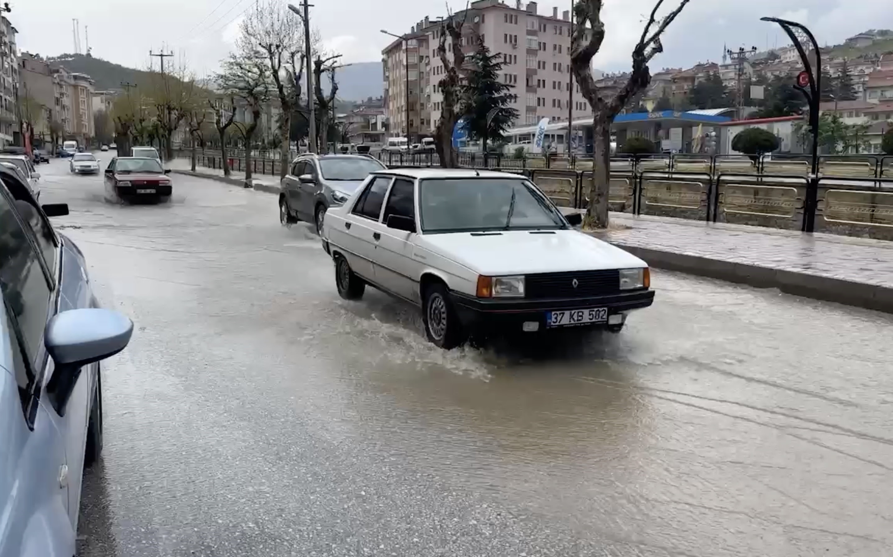 Kastamonu'nun Ilçesinde Sağanak Yağış Su Birikintisi Oluşturdu! 4