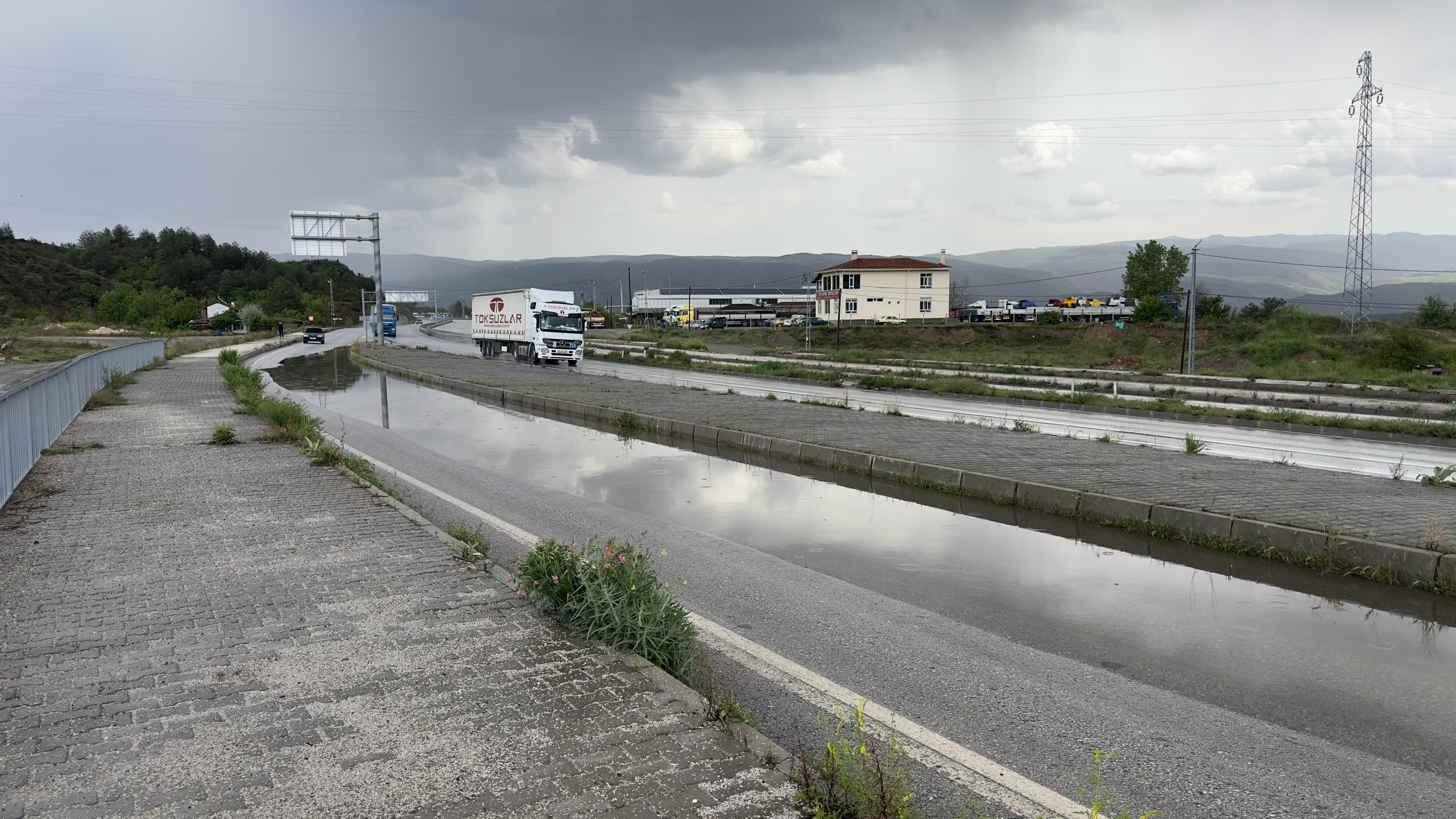 Kastamonu'nun Ilçesinde Sağanak Yağış Su Birikintisi Oluşturdu!