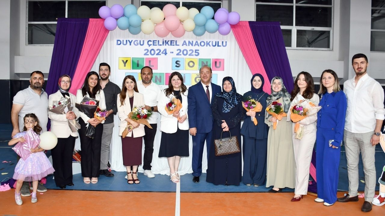 Kastamonu’nun Ilçesinde Sahne Miniklerin Yılsonu Gösterisi Büyüledi! (1)