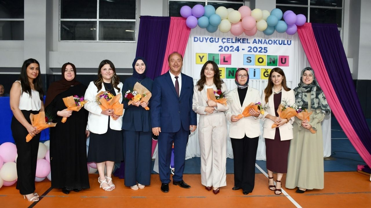 Kastamonu’nun Ilçesinde Sahne Miniklerin Yılsonu Gösterisi Büyüledi! (4)