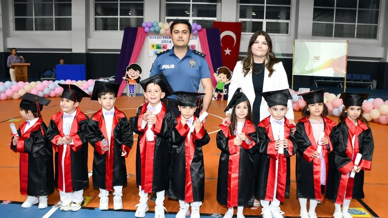 Kastamonu’nun Ilçesinde Sahne Miniklerin Yılsonu Gösterisi Büyüledi! (5)