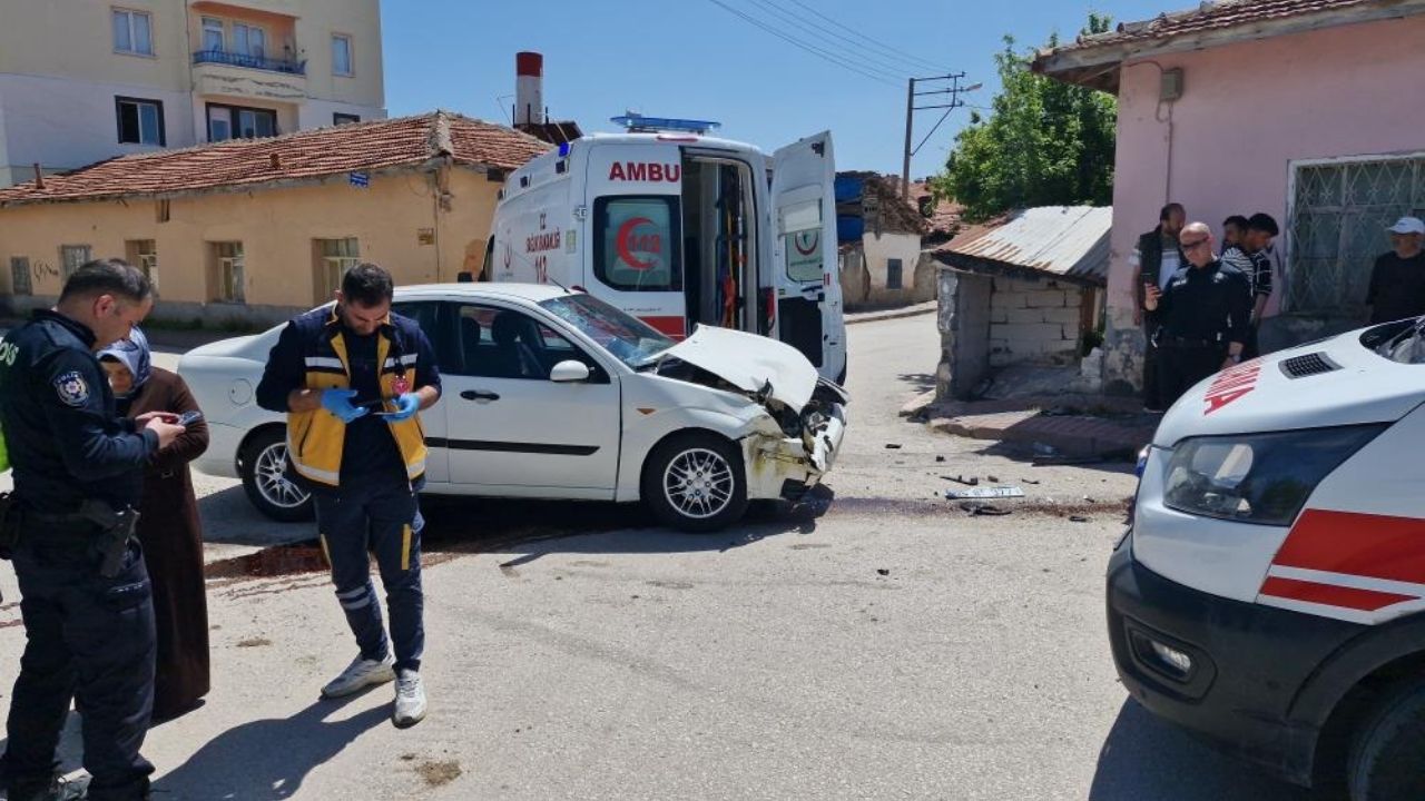 Kavşakta Feci Çarpışma8 Yaralı! (2)