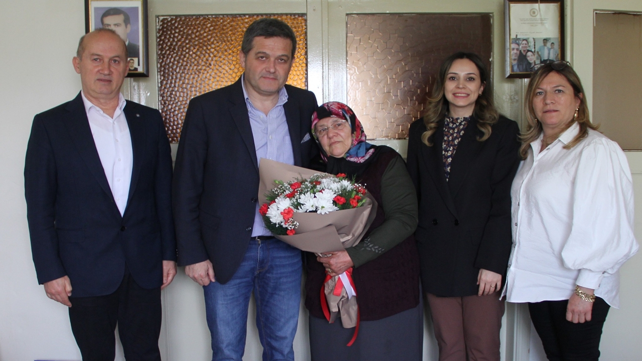 Kayhan Ay Anneler Günü Ziyaret (1)