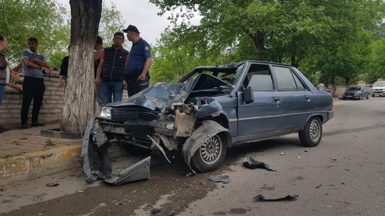 Korkutan Kaza Motosiklet 30 Metre Sürüklendi, 3 Yaralı Var! (1)