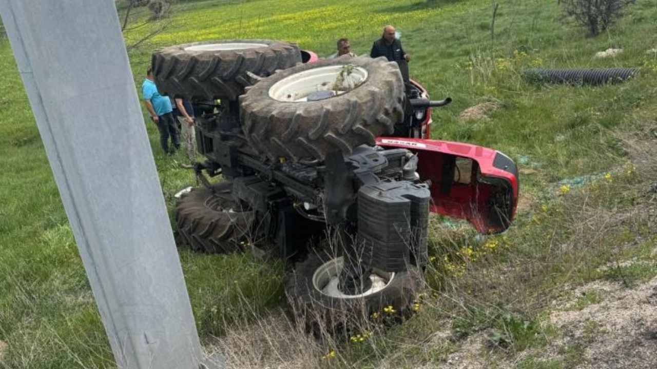 Korkutan Traktör Kazası! Sürücü Hastaneye Kaldırıldı (1)