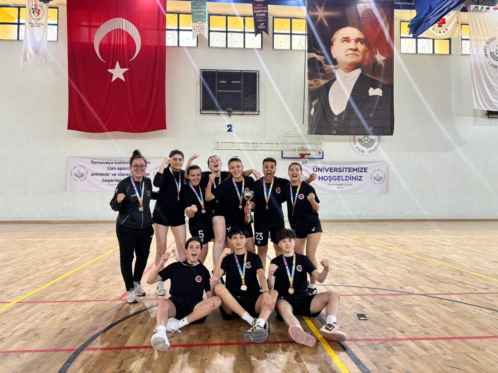 Kü Kadın Futsal Takımı Namağlup Şampiyon! 2