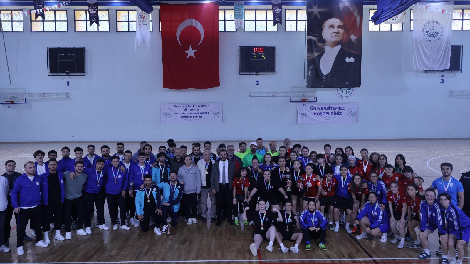 Kü Kadın Futsal Takımı Namağlup Şampiyon! 4