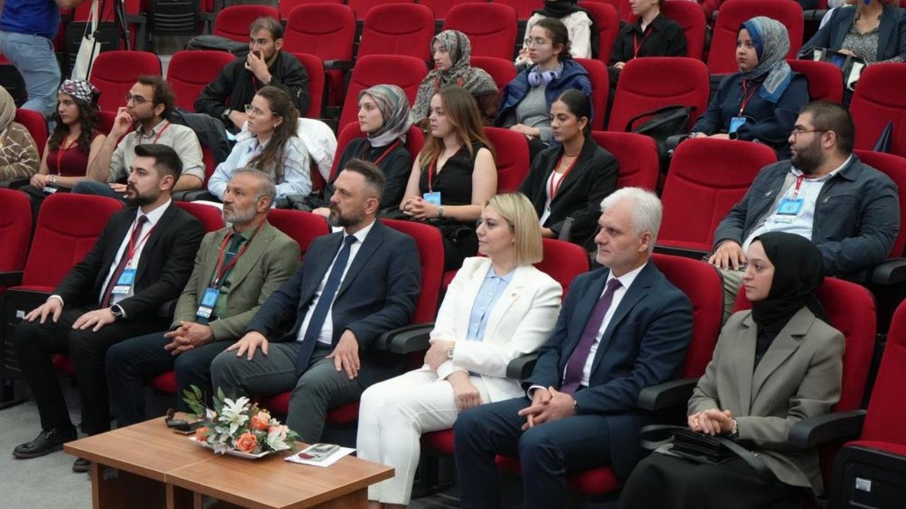 Kü’de Ulusal İklim Vizyonu Zirvesi Gençler Ve Bilim Dünyası Gelecek İçin Bir Araya Geldi (5)