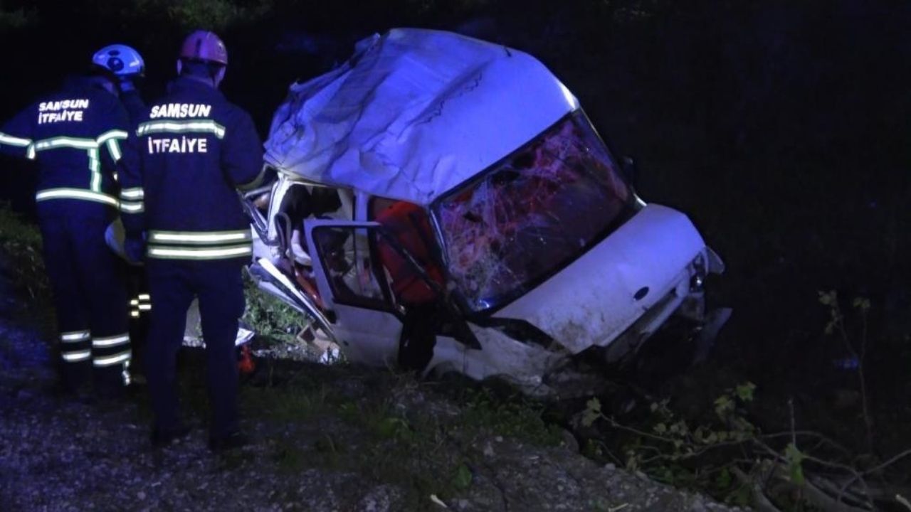 Minibüs Şarampole Yuvarlandı Genç Kadın Hayatını Kaybetti, 4 Kişi Yaralandı (3)