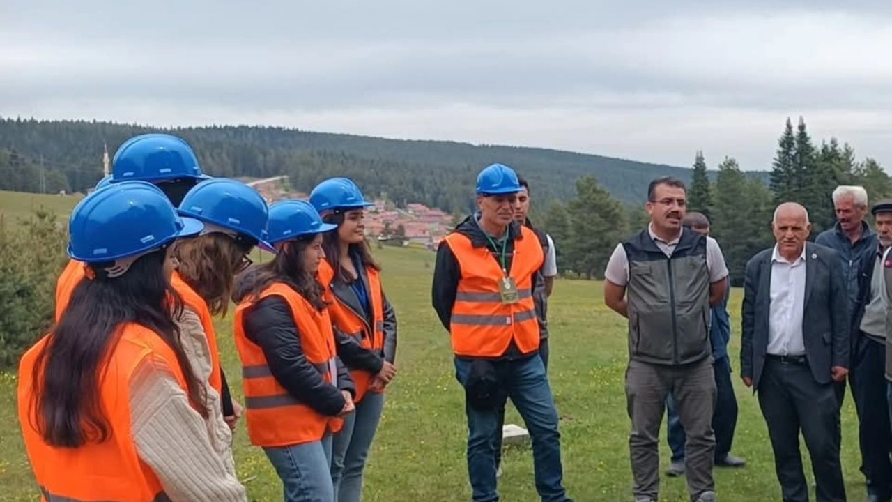 Orman Fakültesi Öğrencileri Kastamonu’da Saha Deneyimi Kazandı (5)