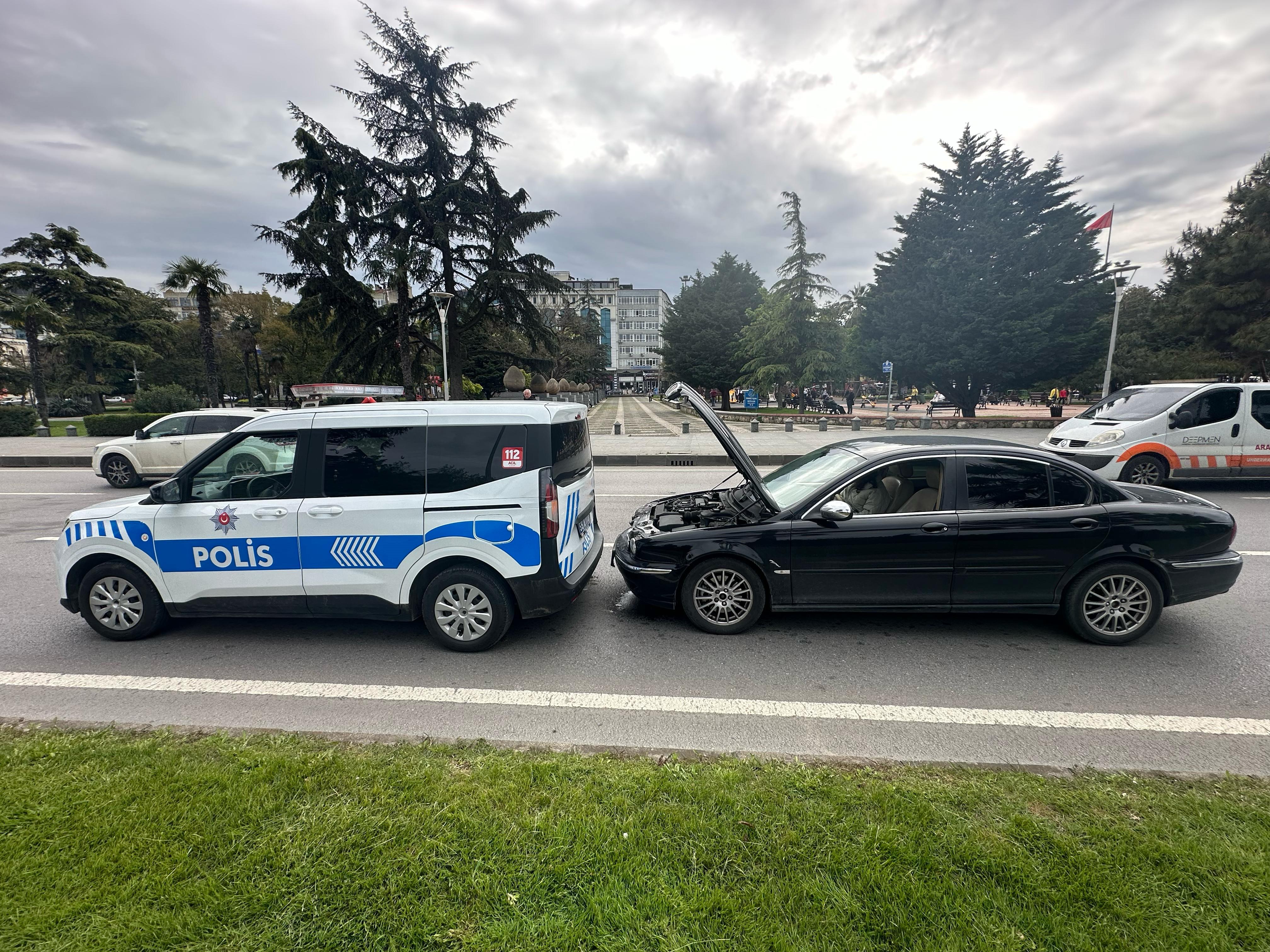 Polis Ekip Aracına Arkadan Çarptı! 8
